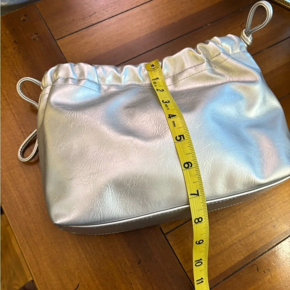 Universal Thread Metallic Silver Shoulder Bag with Gold Chain Strap 💎